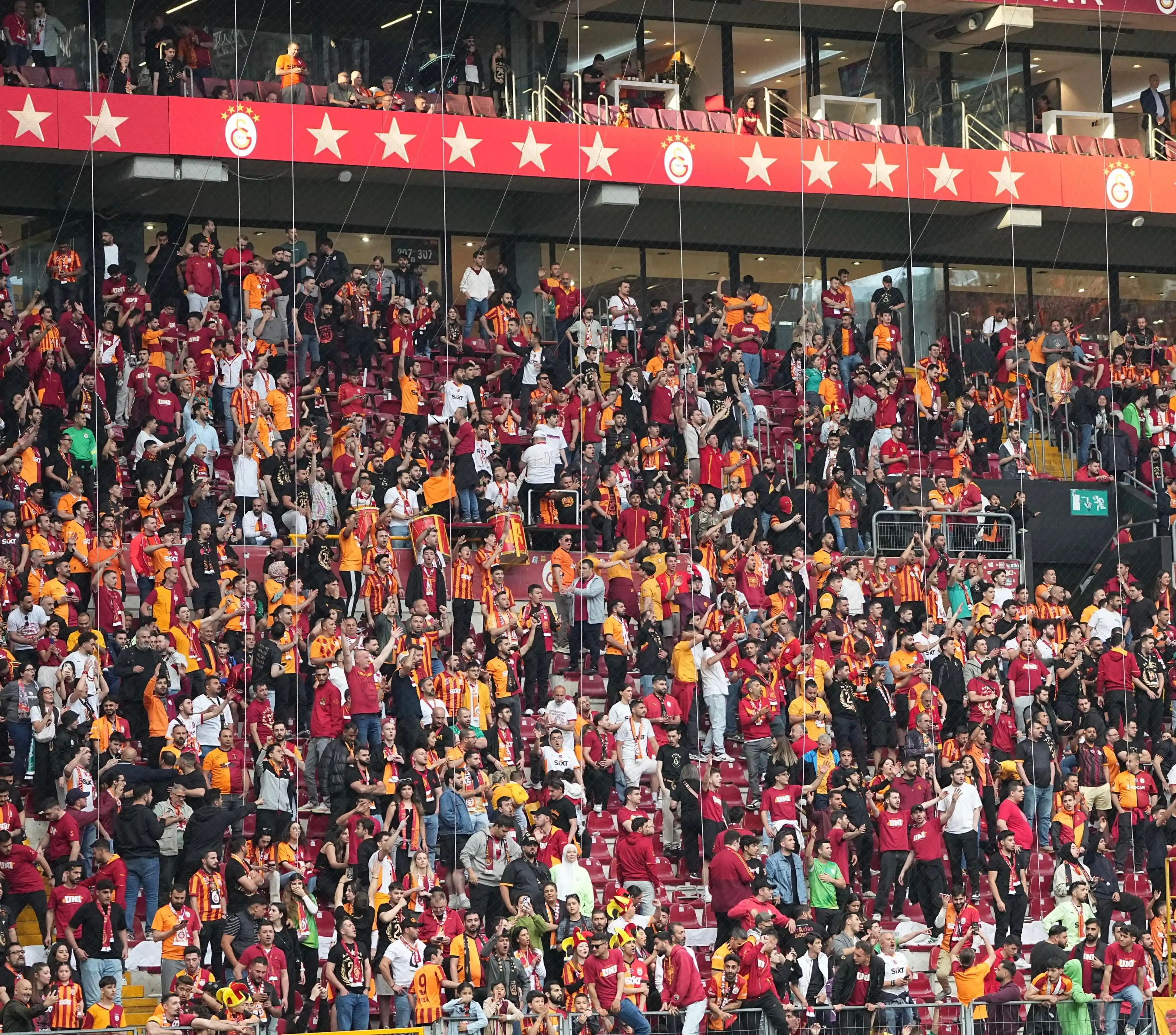 Image from Galatasaray: 🦁 Büyük Galatasaray taraftarı her zaman ve her yerde olduğu gibi takı...