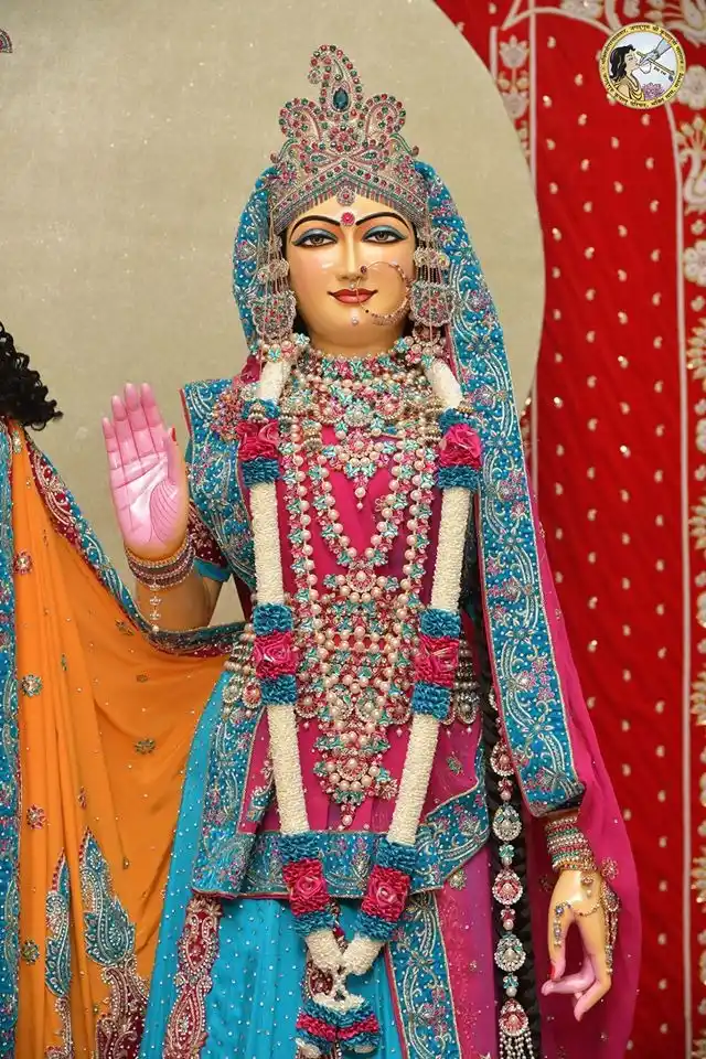 Image from Jagadguru Shri Kripalu Ji Maharaj - Official: > किशोरी पद, किंकर श्याम सुजान। > बरसाने की गलियन बिच नित, करत लली - ग...