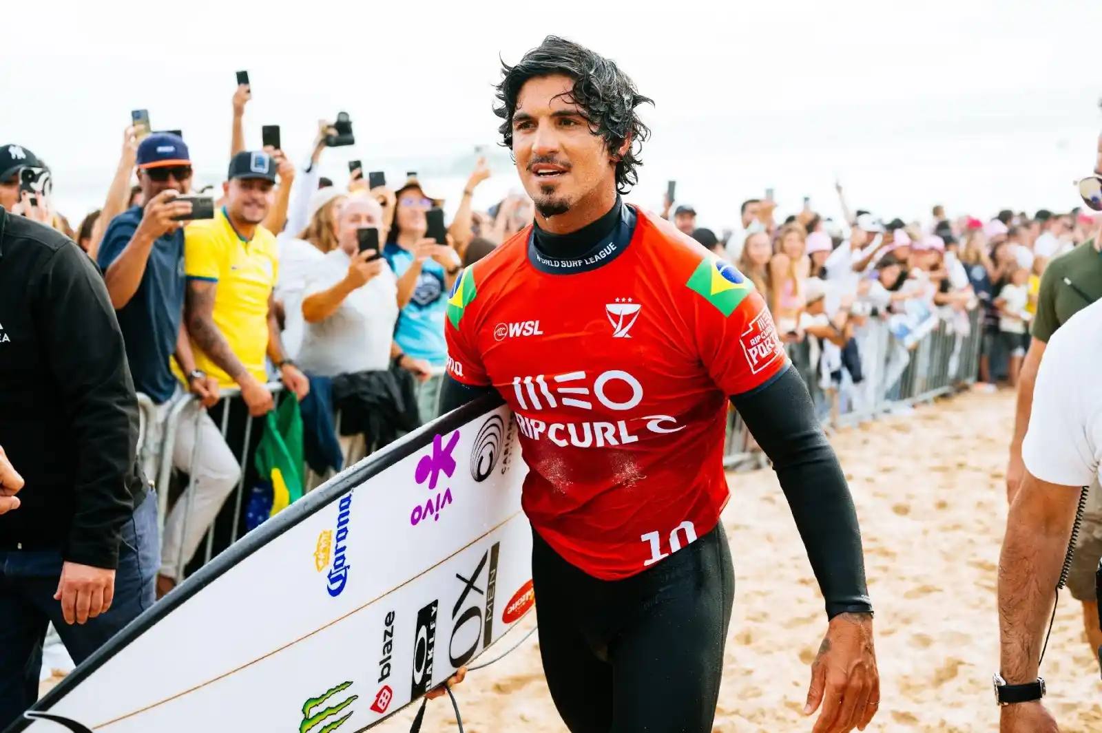 Image from UOL | Medina, Italo, Filipinho e cia | Surfe: Medina terminou a primeira parte da temporada 2025 do Circuito Mundial...