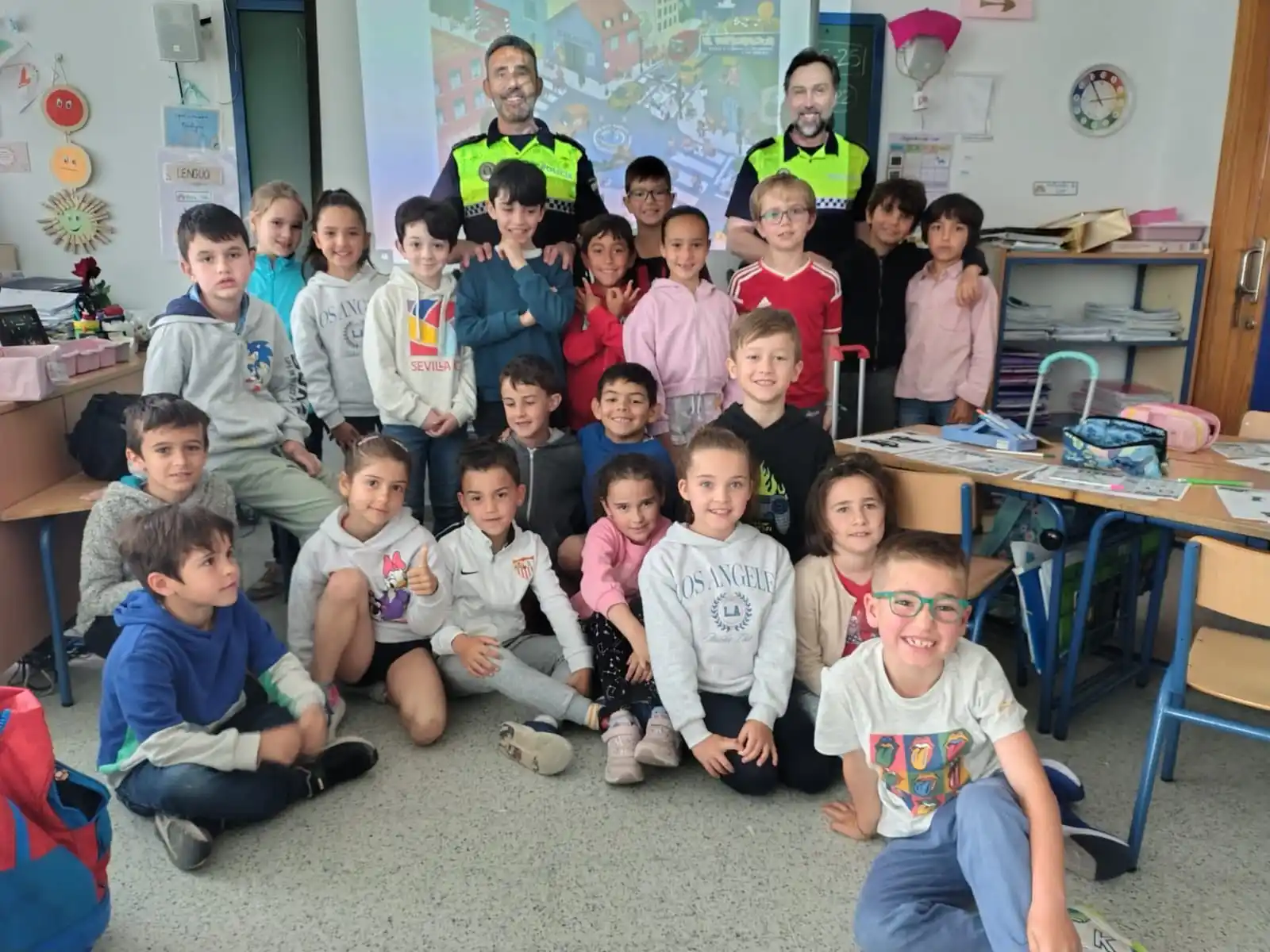 Image from Ayuntamiento de Bormujos: 👮♂️🧑🏫 <a class="text-blue-500 hover:underline cursor-pointer" hre...