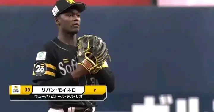 Image from La nota: 🔥Se le fue la mano a Moinelo🔥  🇯🇵Liván Moinelo (5-0, 1.30 ERA) aca...