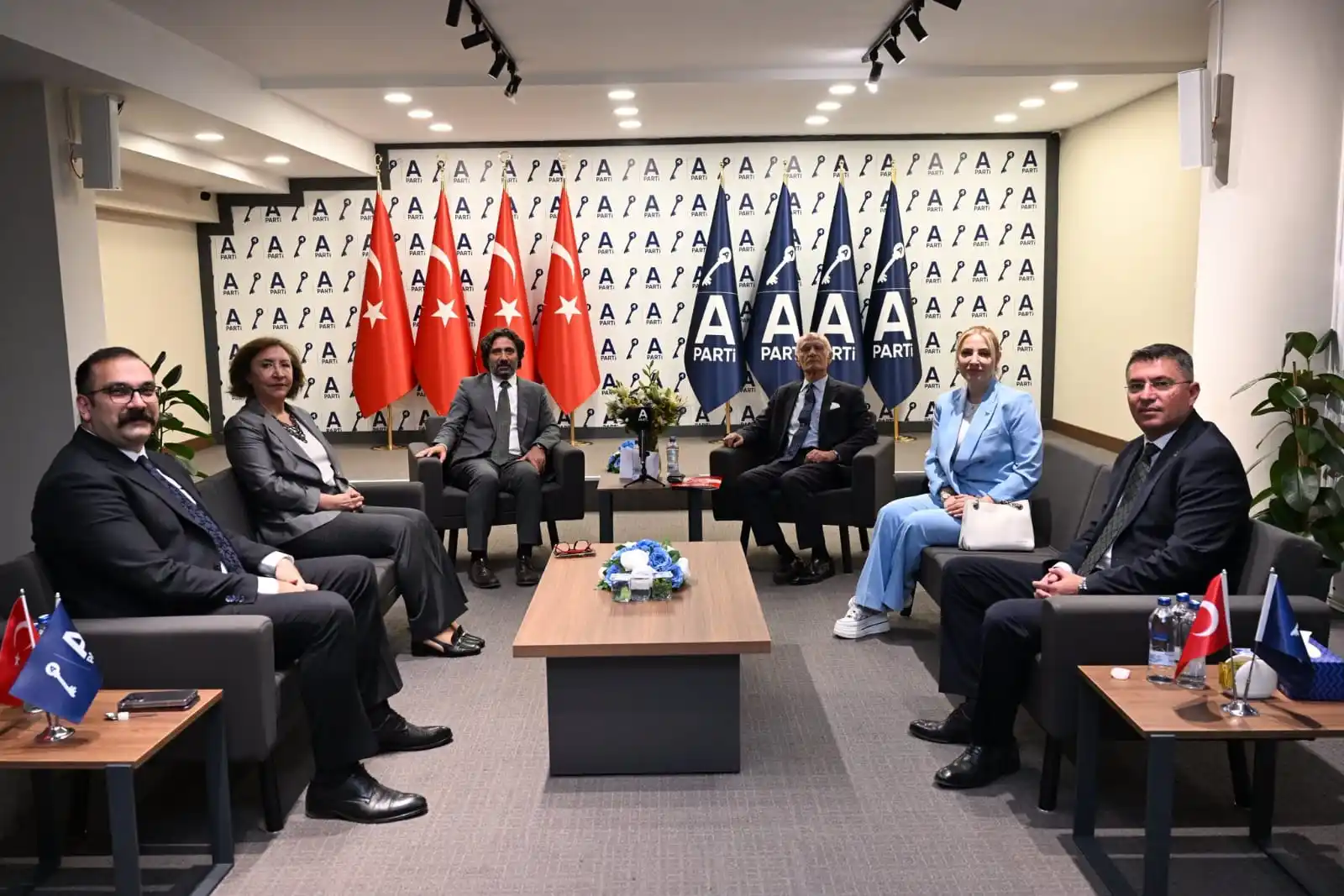 Image from Yavuz Ağıralioğlu Duyuru: Demokrat Parti heyeti, bayram vesilesiyle partimizi ziyaret etti....