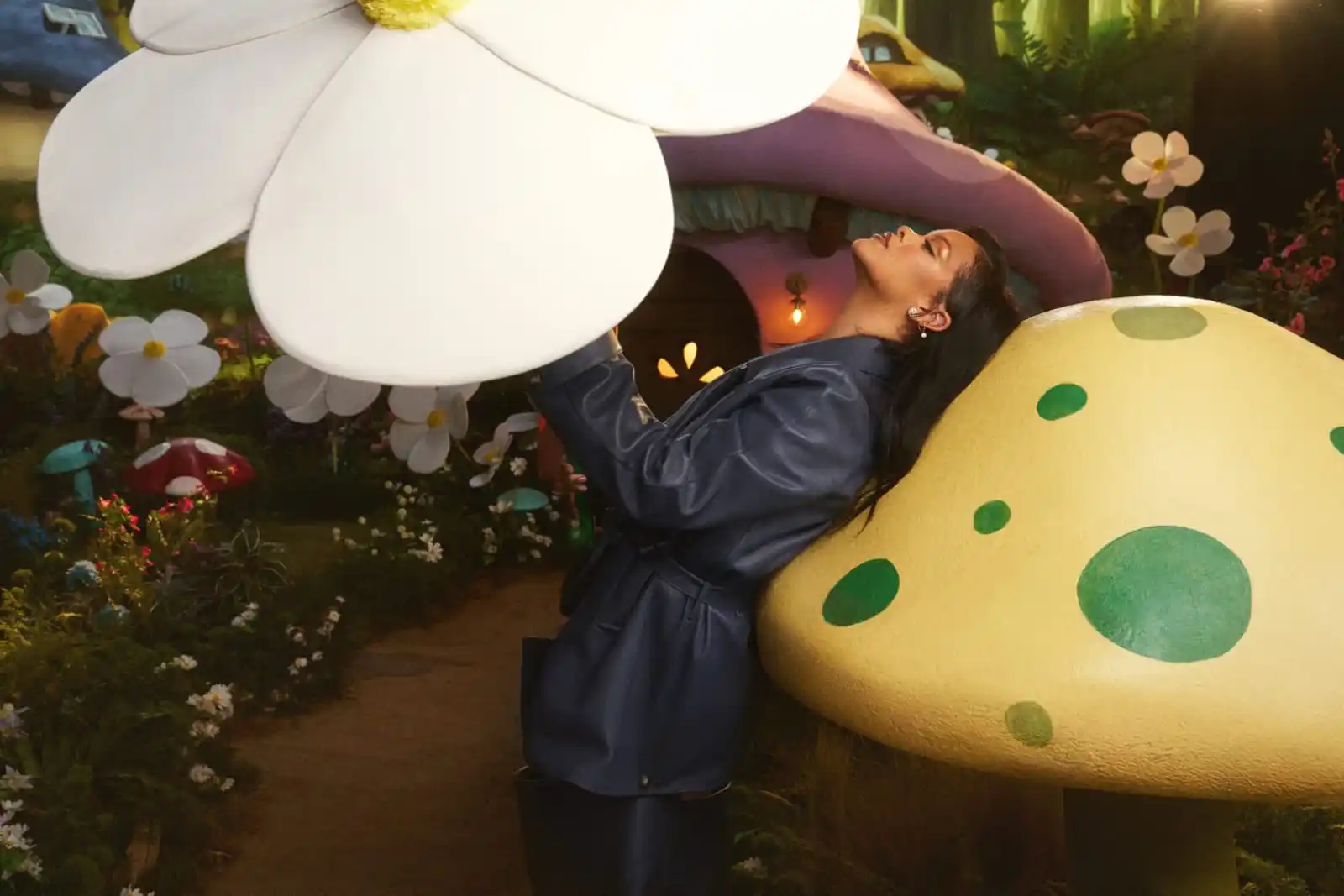 Image from Rihanna Agora: "Friend Of Mine" será a única música inédita de Rihanna na trilha sono...