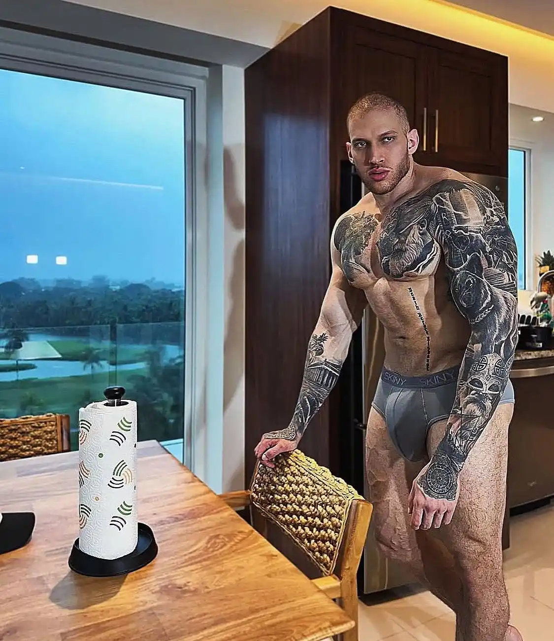Mike Rodríguez  post