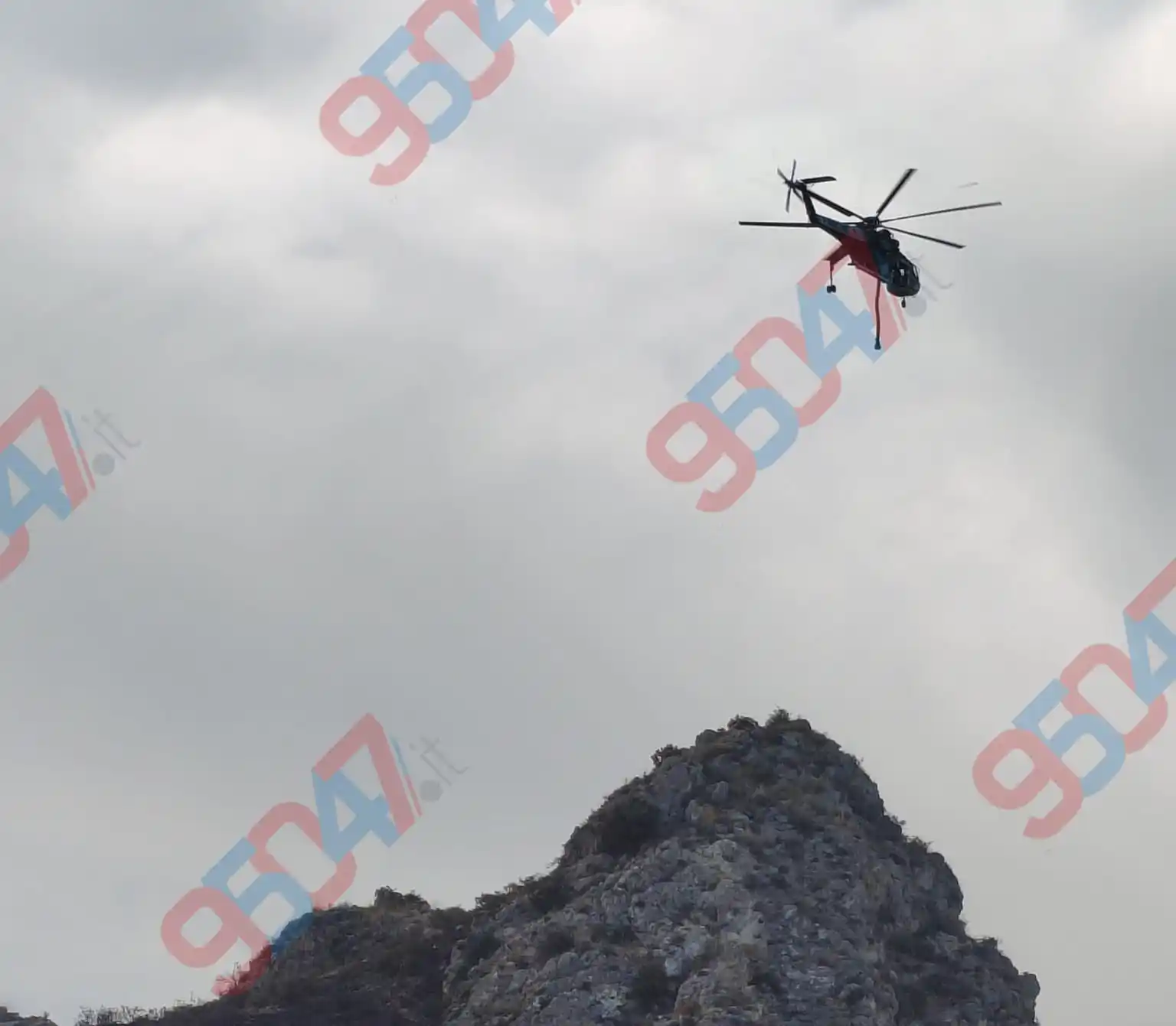 Image from 95047.it: Incendio devastante a Pietralunga: in azione anche l’elicottero della ...