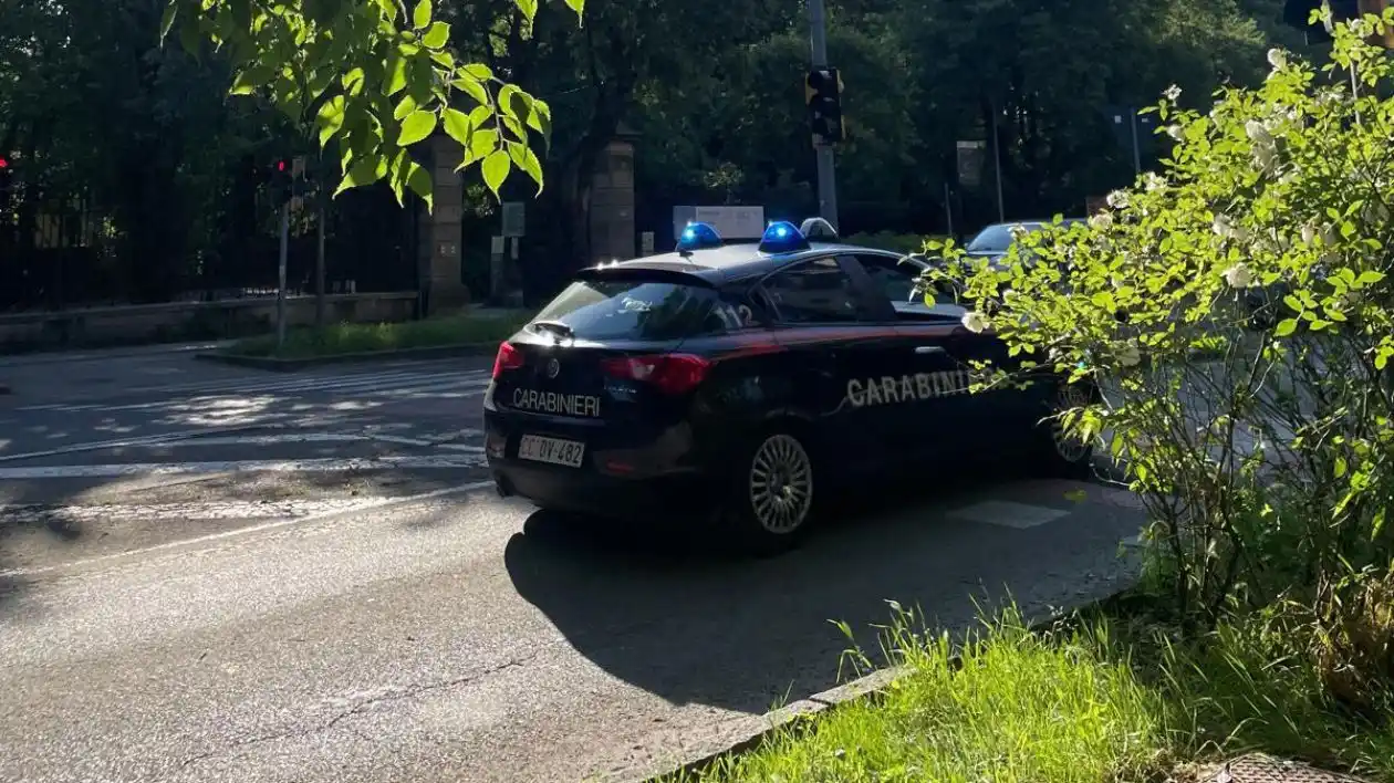 Image from La Pressa: Rapina a Spilamberto: 22enne preso a bastonate in piazza, arrestati tr...