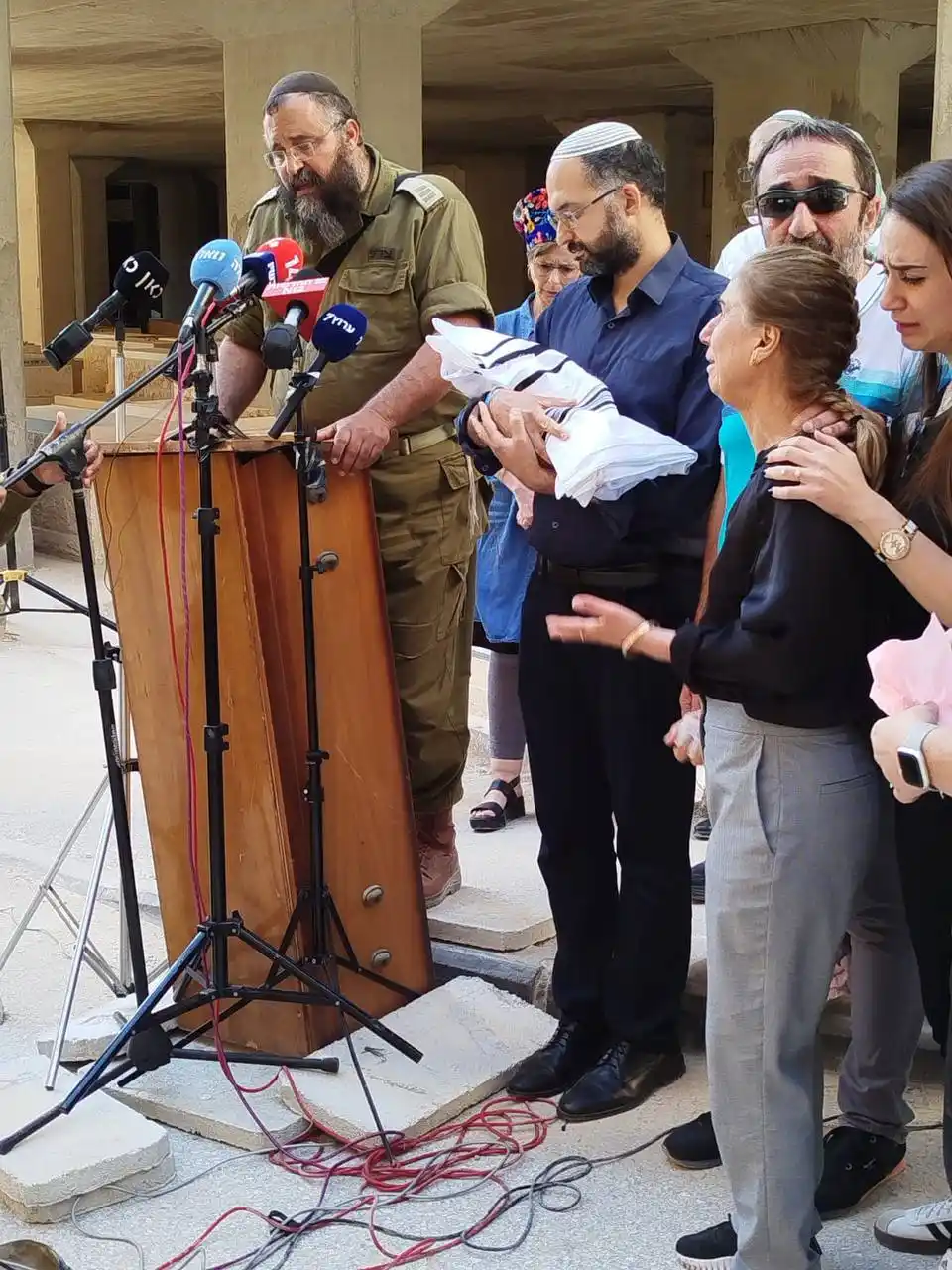 Image from Dani Lerer: Ravid Chaim, el difunto hijo (recién nacido) de Tzeela Gez, quien fue ...