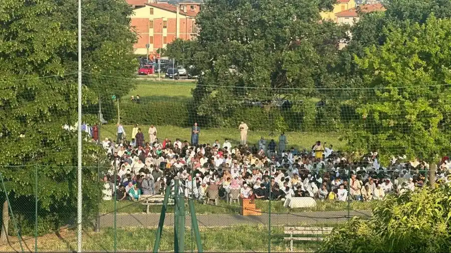 Image from La Pressa: Sassuolo, svegliati all'alba con la preghiera islamica dal megafono, F...