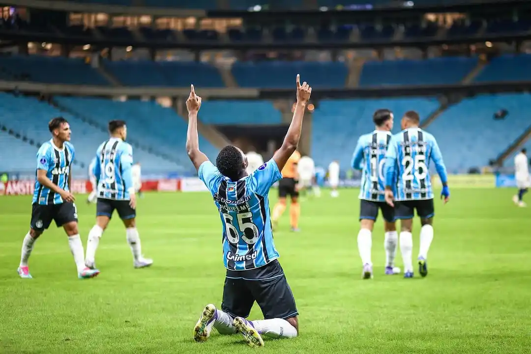 Image from 90min | Grêmio: Sul-Americana, agora, só em julho. É hora de darmos um gás no Brasile...