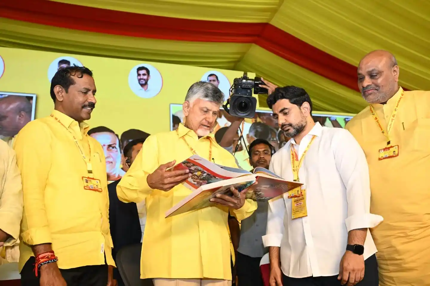 Image from Palla Srinivasa Rao | TDP: యువగళం పాదయాత్ర విశేషాలతో రూపొందించిన పుస్తకాన్ని యువనేత నారా లోకేష్, ...