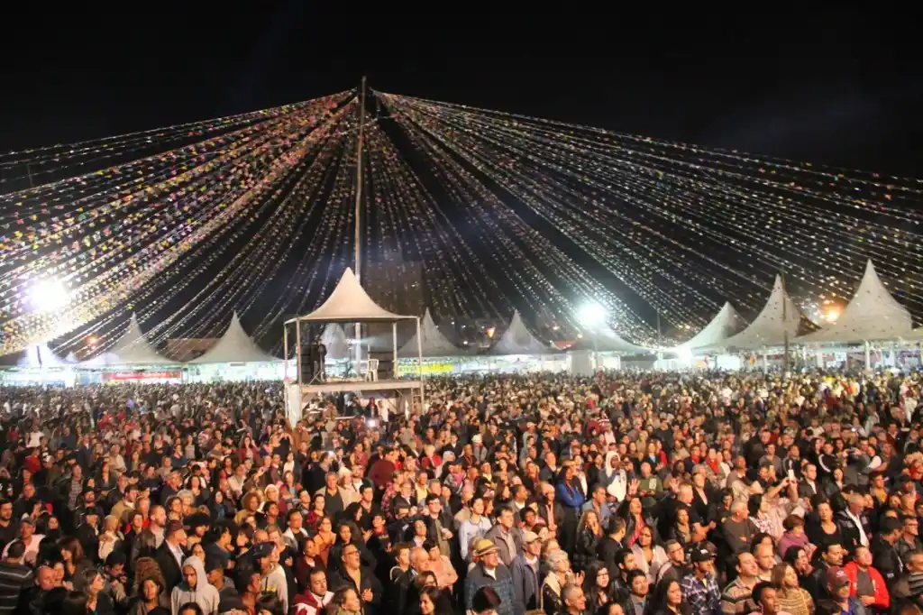 Image from Vale 360 News: *AO VIVO* *CONFIRA AS ATRAÇÕES DA FESTA SÃO JOÃO DE CAÇAPAVA* https:...