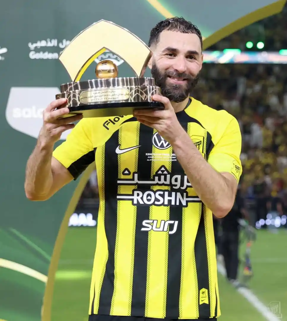Image from ⚽beιη ѕρσятѕ ηєωѕ⚽: 🎖️ @Benzema 🎖️ اللاعب الأفضل في <a class="text-blue-500 hover:und...