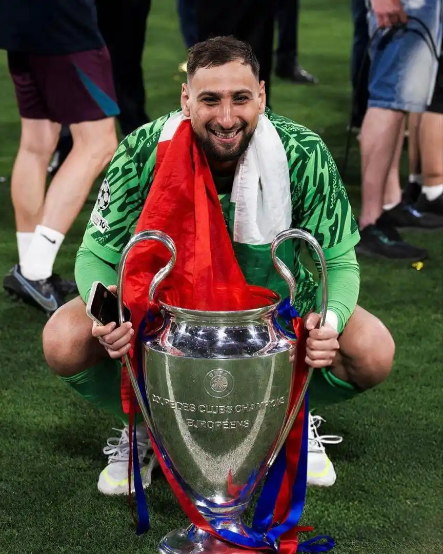 Image from 𝑷𝑨𝑺𝑰Ó𝑵 𝑷𝑶𝑹 𝑳𝑨 𝑹𝑬𝑫𝑶𝑵𝑫𝑨⚽⚡: 🚨🏴🇮🇹 Manchester United interesado en fichar a Gianluig...