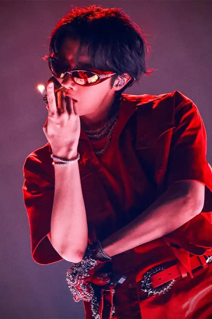 Image from INFO BTS: *─ JHOPE tiene el tercer debut más alto en el ranking de películas más...