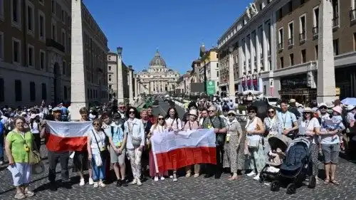 Image from Vatican News PL: *Jubileusz 2025: chcą wyznać, że rodzina jest potrzebna* Przyjechali...