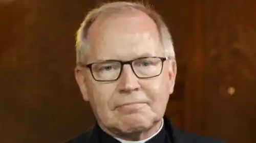Image from Vatican News PL: *Kard. Eijk: jak przezwyciężyć kulturę śmierci?* Holenderski kardyna...