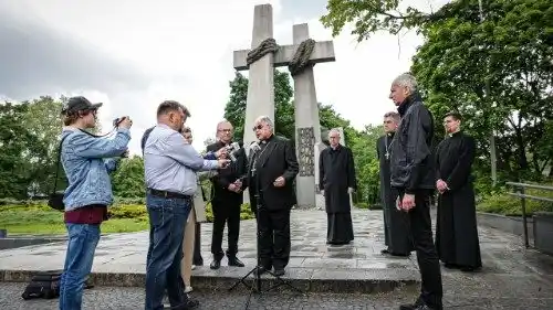 Image from Vatican News PL: *Kard. Semeraro: człowiek potrzebuje fundamentu, jakim jest Pan Bóg* ...
