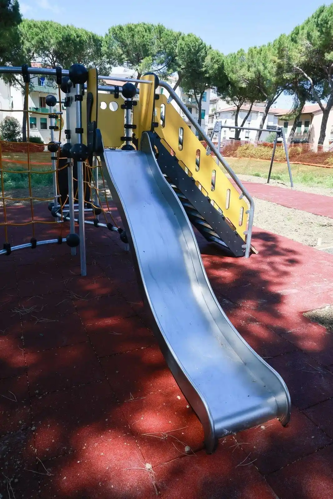 Image from Comune di Empoli: 🛝 *Manutenzioni, altre 3 aree gioco in fase di completamento tra Brus...
