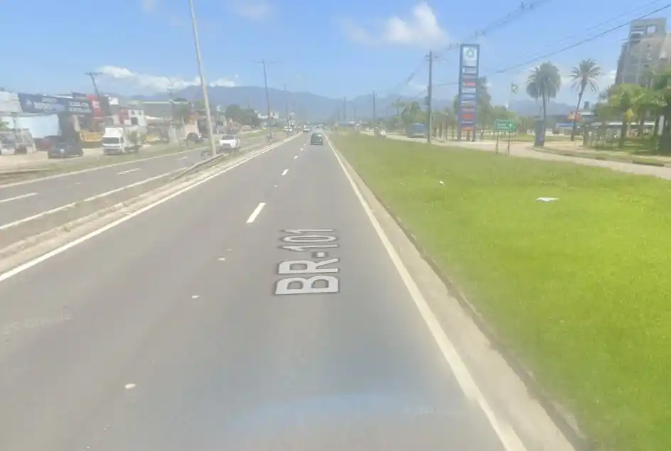 Image from Vale 360 News: *MORADOR DE RUA MORRE ATROPELADO POR MOTOCICLISTA EM FRENTE A SHOPPING...