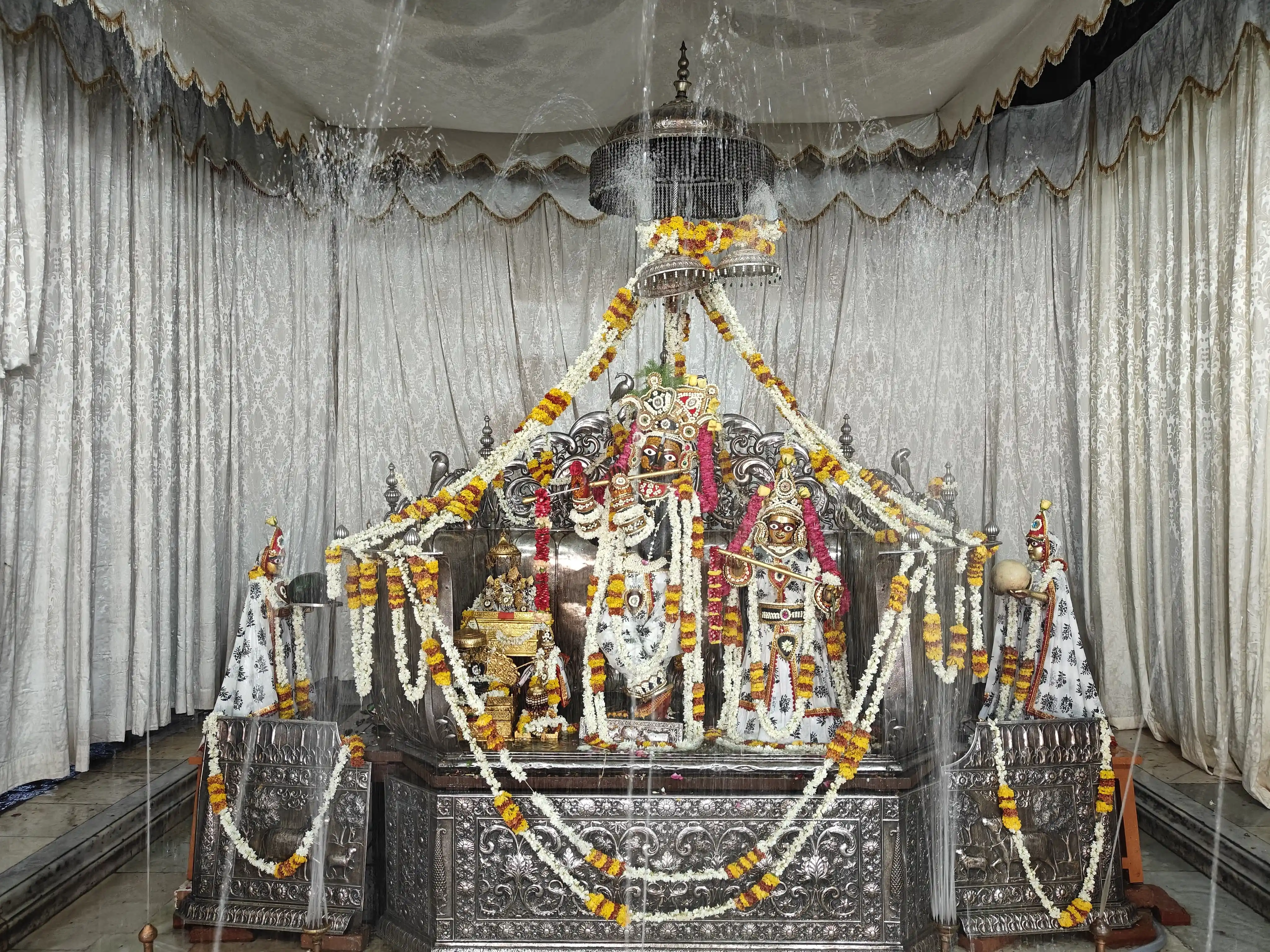 Thikana Mandir Sri Govinddevji, Jaipur post