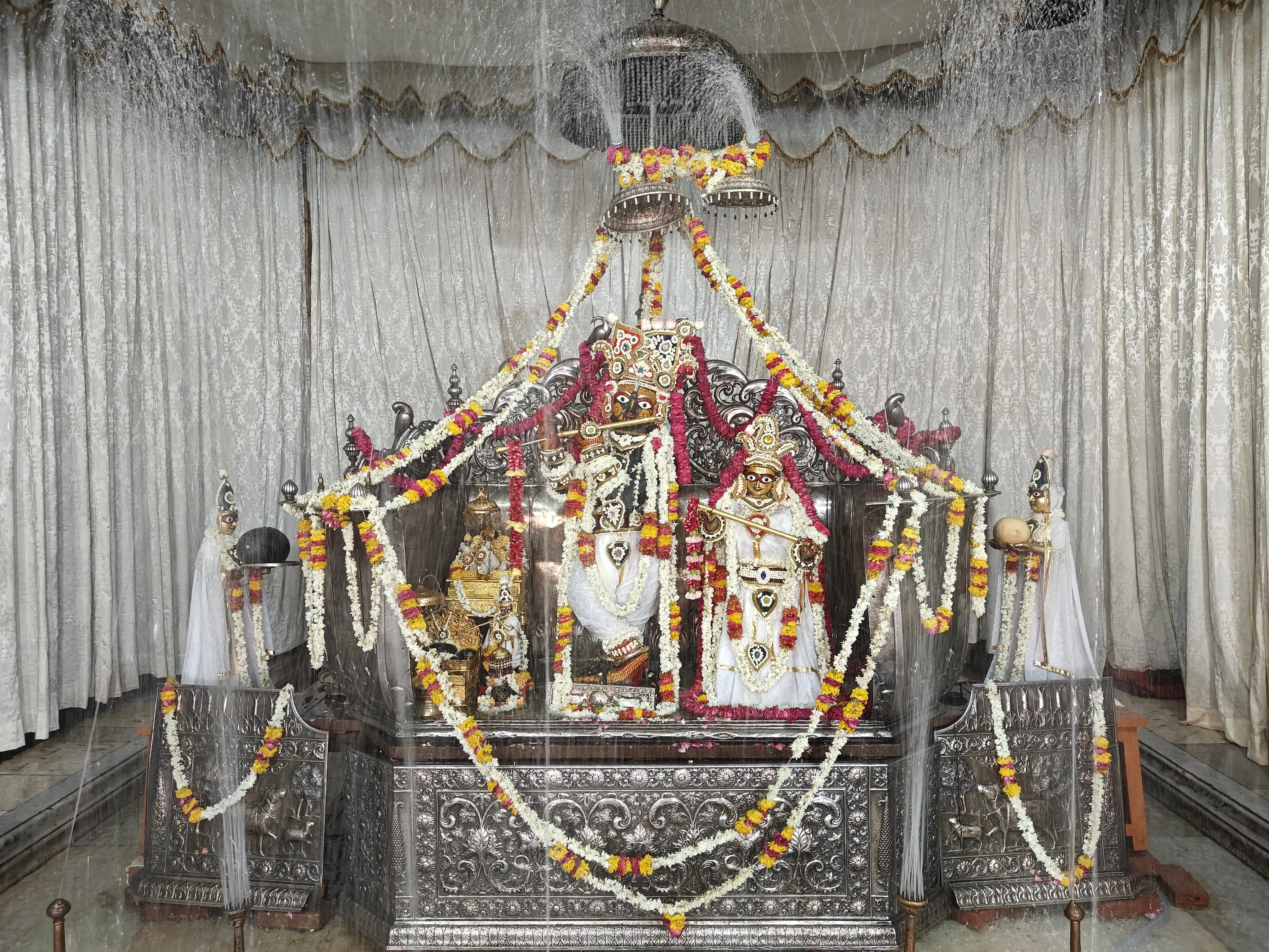 Thikana Mandir Sri Govinddevji, Jaipur post