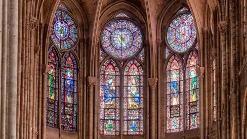 Image from Vatican News PL: *Rusza rekordowa pielgrzymka do Chartres, młodych pociąga tradycyjna l...