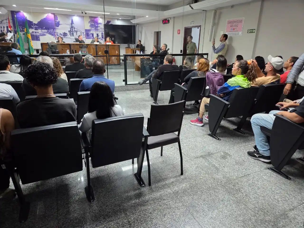 Image from Vale 360 News: *"VERGONHA, VERGONHA", GRITAM POPULARES PARA VEREADORES, NA SESSÃO DA ...