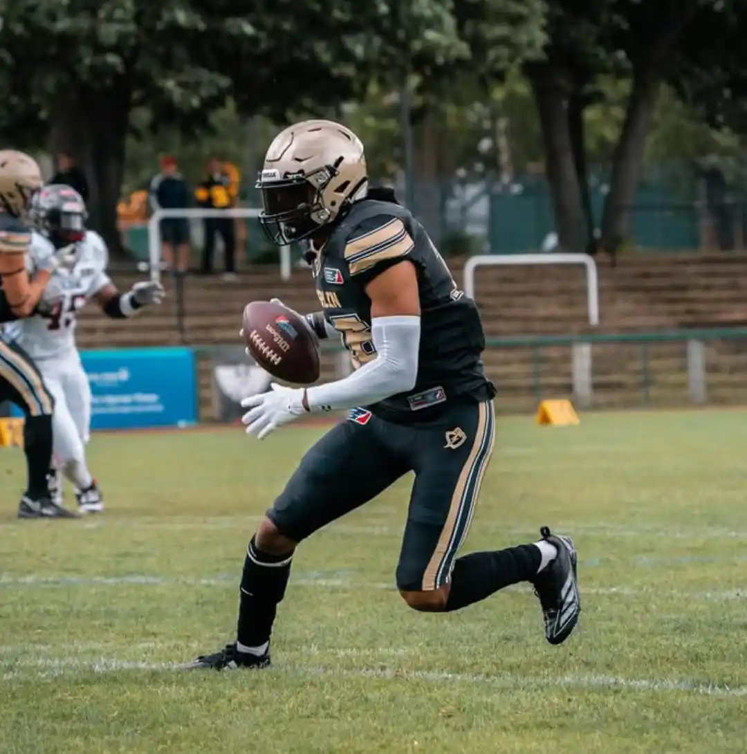 Image from Foot Bowl: *WhatsApp Wednesday* *Exklusives Interview mit Wide Receiver Niklas S...