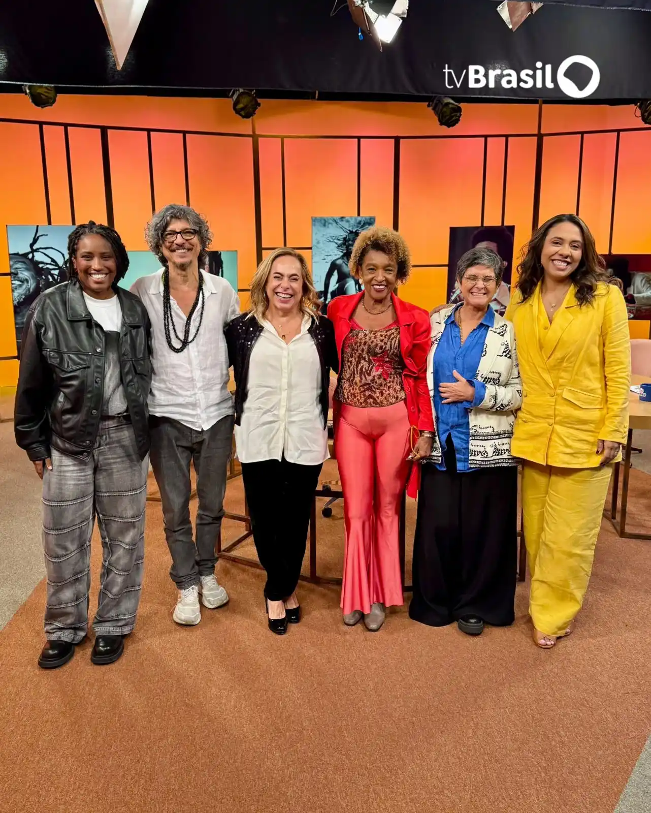 Image from TV Brasil: Cissa Guimarães conduz um <a class="text-blue-500 hover:underline curs...