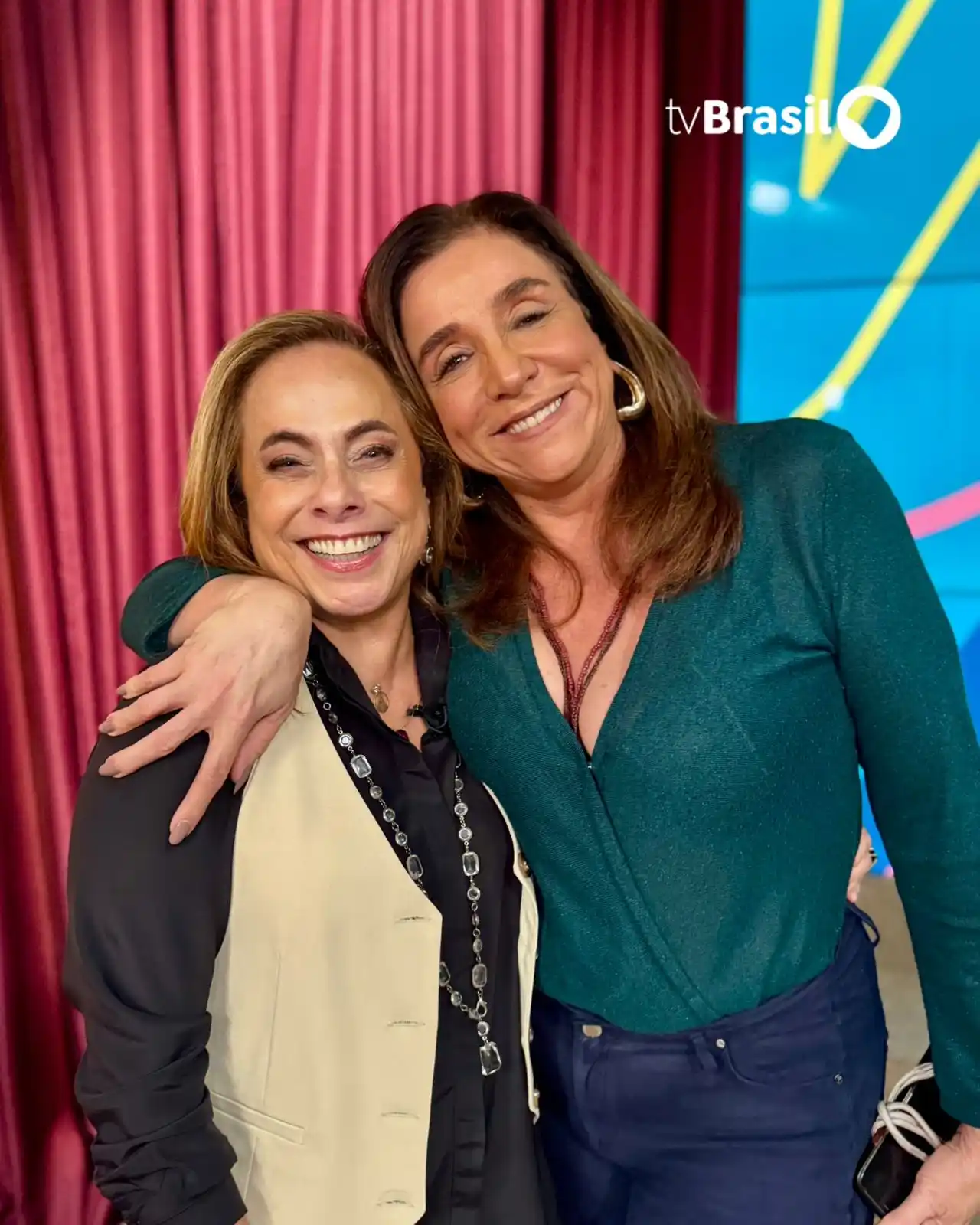 Image from TV Brasil: *Cissa Guimarães* recebe a maravilhosa atriz *Marisa Orth* na bancada ...