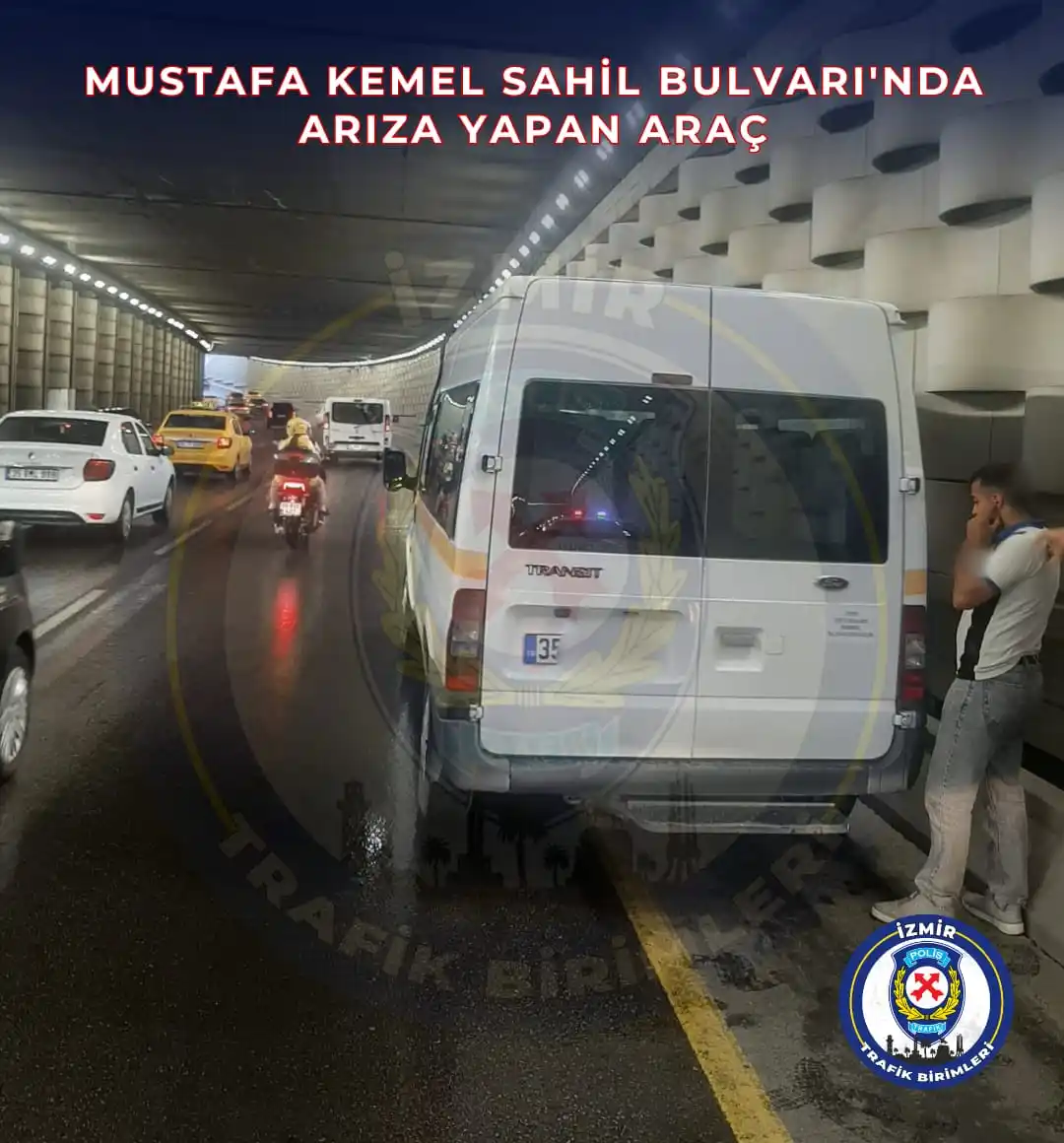Image from İzmir Emniyet Müdürlüğü Trafik Birimleri: *MUSTAFA KEMAL SAHİL BULVARI'NDA ARIZA YAPAN ARAÇ* Mustafa Kemal Sahil...