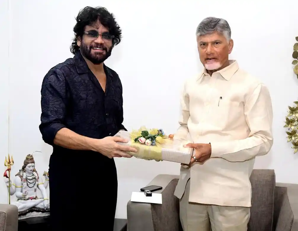 Image from Mango News: AP సీఎం చంద్రబాబును కలిసిన సినీ నటుడు నాగార్జున. తన కుమారుడు అఖిల్ వివ...