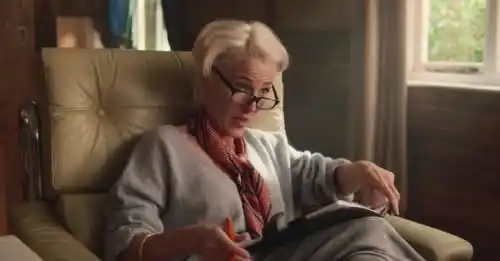 Image from LaScimmiaPensa: Gillian Anderson parla del lato più difficile delle scene di ses*o: "N...