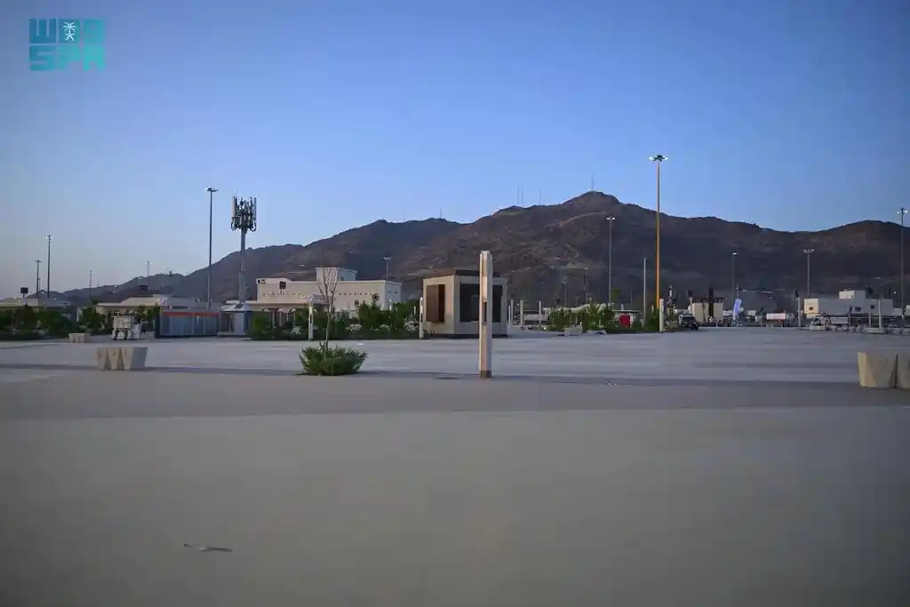 Image from Haramain Sharif Updates: 📍 Muzdalifah Awaits the Arrival of Pilgrims ! As the sun sets on the...