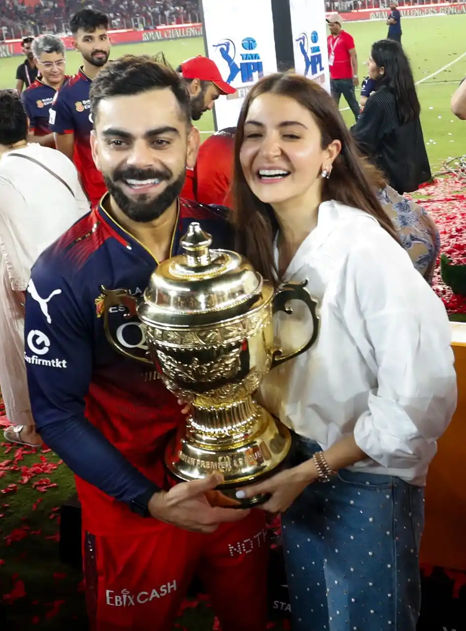 Image from INDIANEWSEXPRESS: रॉयल चैलेंजर्स बेंगलुरु ने इतिहास रचने के बाद अहमदाबाद के नरेंद्र मोदी...