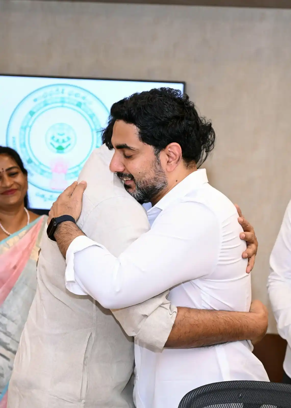 Image from Mango News: యువగళం పాదయాత్రపై రూపొందించిన పుస్తక ప్రతిని డిప్యూటీ సీఎం పవన్ కళ్యాణ...