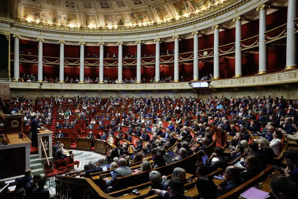Image from KARAYIB NEWS | Ton Bulletin Caribéen * Your Caribbean Newscast: *Politique 💼 / France 🇫🇷 / Haïti 🇭🇹* *Vers une justice historiqu...