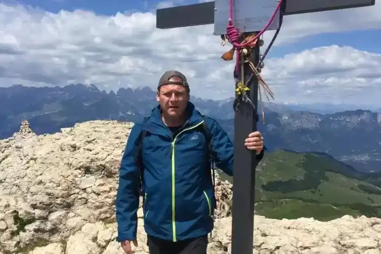 Image from Die RHEINPFALZ : 🌍🏔️ *600 Kilometer über die Alpen für einen Brunnen im Kongo: „Die I...