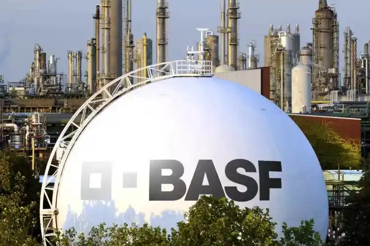 Image from Die RHEINPFALZ : 🧪🏭 *BASF verschiebt 300 Stellen in Ludwigshafen* Der Chemiekonzern v...