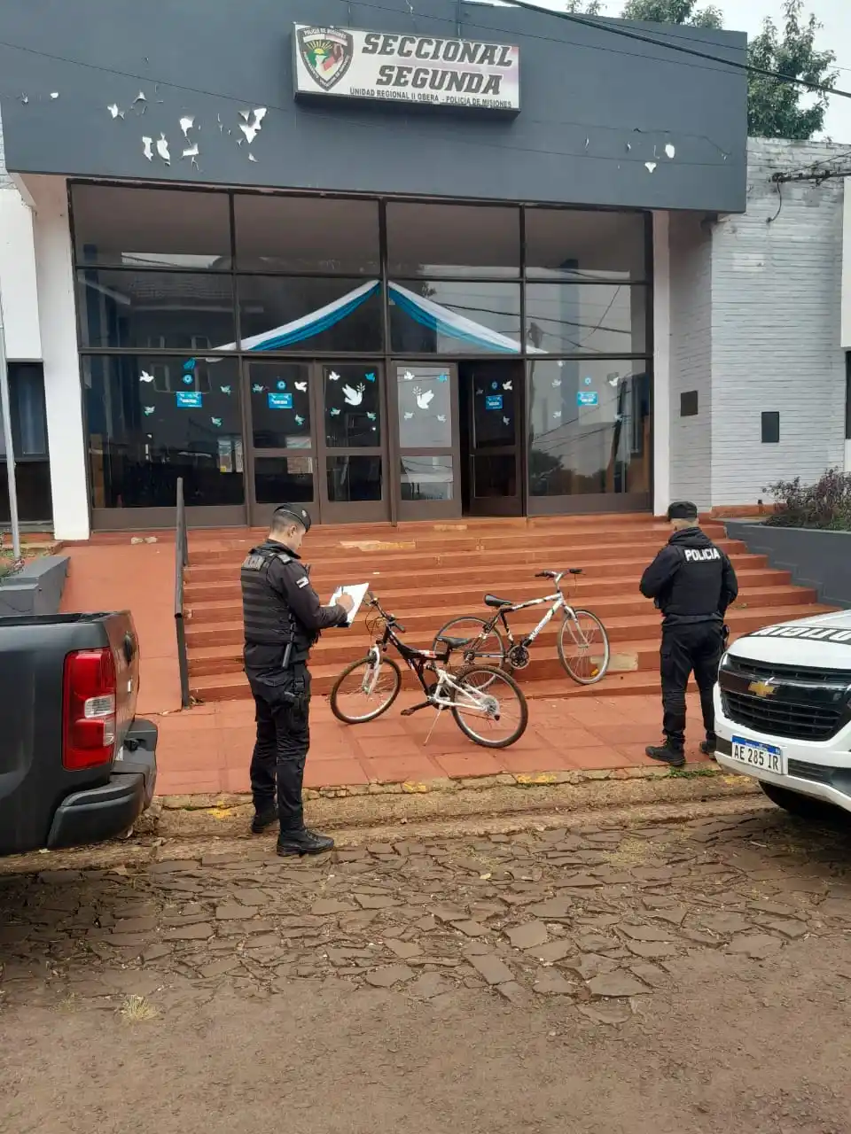 Image from El Misionerismo: *Demoraron a dos adolescentes por el robo de bicicletas en Oberá.* Dos...