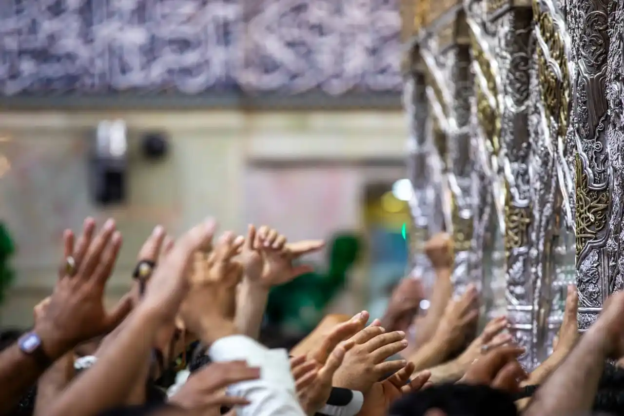 Image from حقيبة المؤمن: هفتِ القلوبُ وكلُّ عبدٍ يسألُ وعطاءُ ربِّك فوق ما قد تأمَلُ 🩵 <a cl...