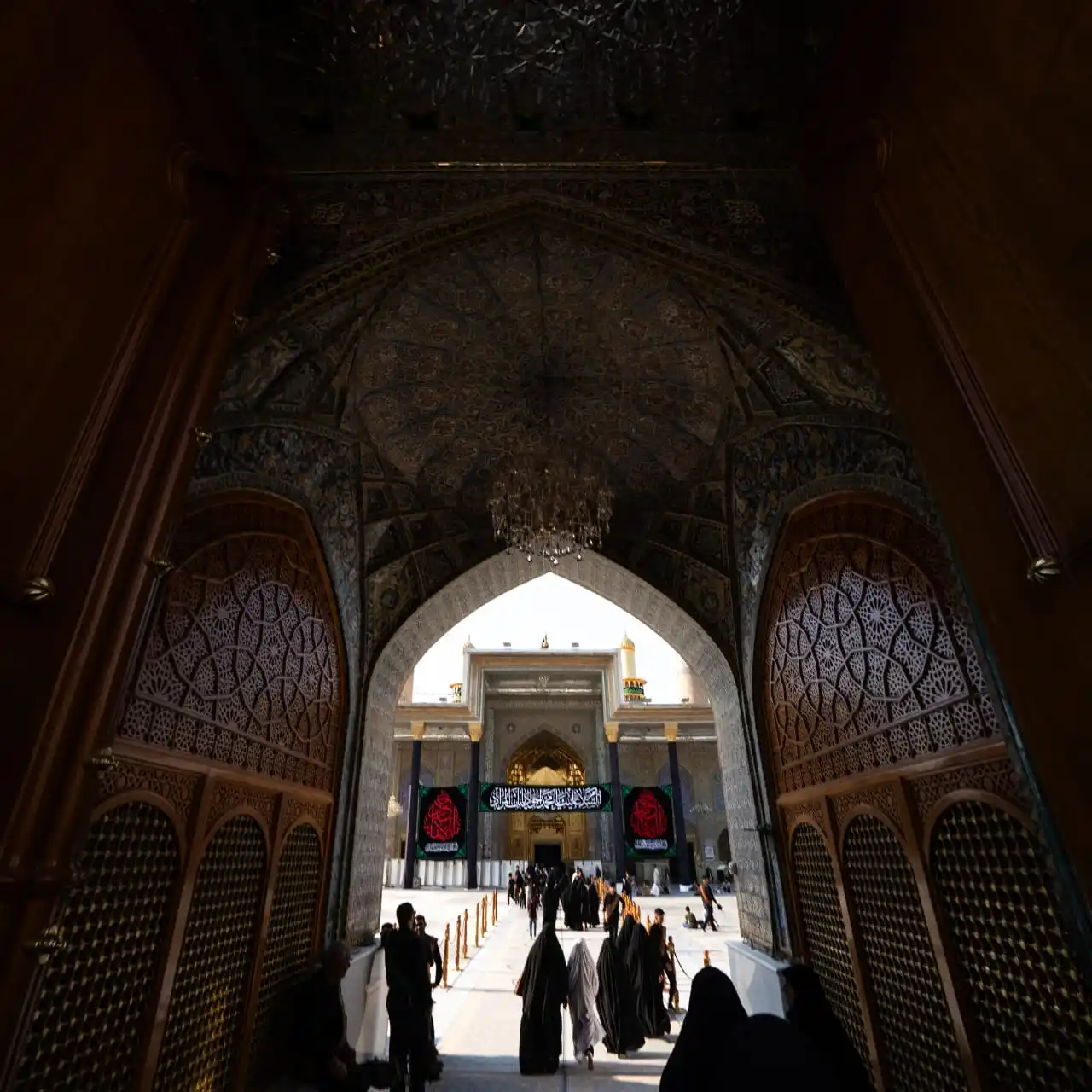 Image from حقيبة المؤمن: مددتُ يدَ السُّؤالِ وأنتَ أدرى أُقطِّعُ دونَ غيركُمُ الأياديْ وما همِ...