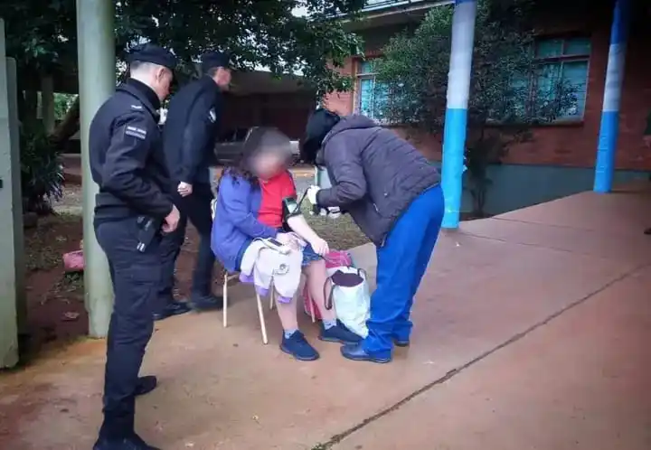 Image from El Misionerismo: *Policías asistieron de urgencia a una mujer que se descompensó tras v...