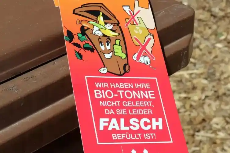 Image from Die RHEINPFALZ : 🍌♻️ *Strafzahlungen wegen falsch getrenntem Biomüll:* Grünschnitt und...