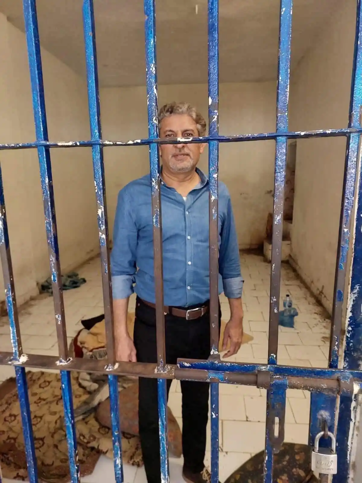 Image from News Paragon: کراچی میں بائیک والے پر بہن کے سامنے تشدد کرنے والا میڈیا کمپنی کا مال...