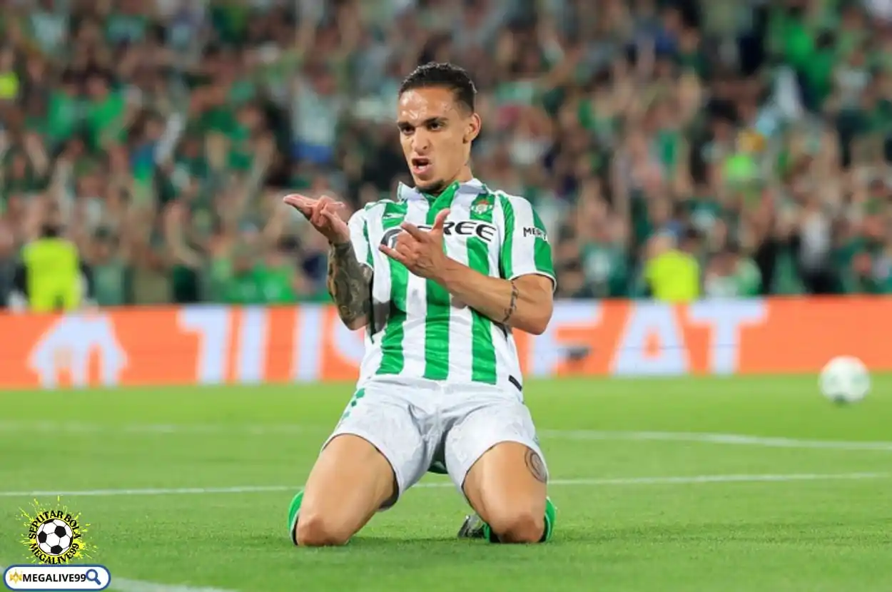 Image from Seputar Bola: *Jika Antony Bawa Real Betis Juara UECL, MU Kecipratan Cuan*  *SB* - M...