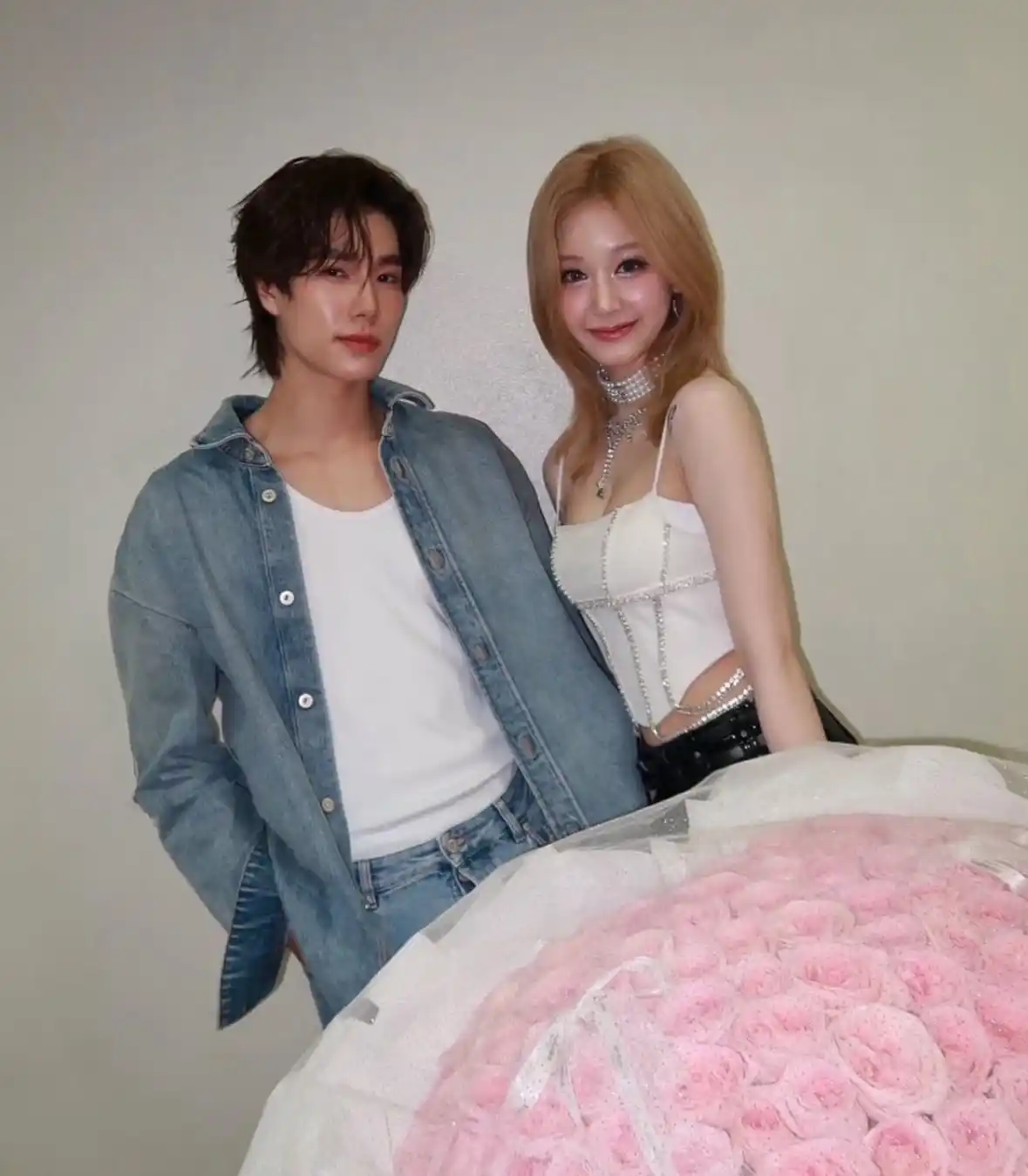 Image from BABYMONS7ER.PEDIA UPDATE ᱬ: Thai actor and model, Phuwintang posted a photo with PHARITA on today'...