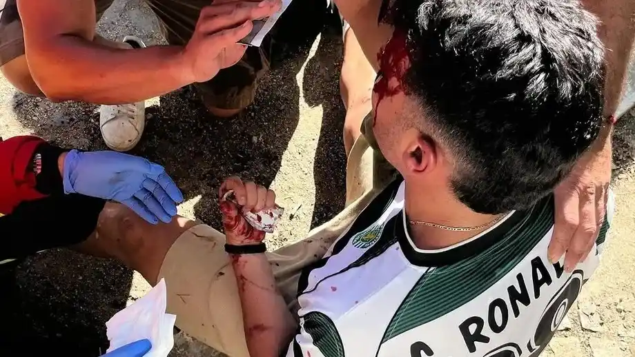 Image from Record_Sporting: Adepto do Sporting denuncia violência policial no Jamor 👉https://sh...