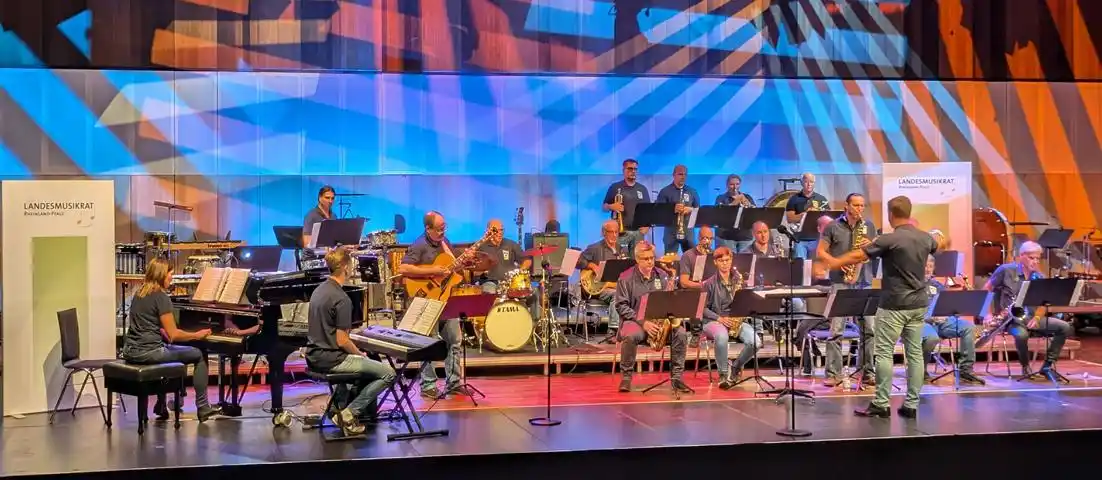 Image from Polizei Rheinpfalz : Die 🎶Blue Light Big Band 🎶 ist eine Band des Polizeipräsidiums Rhein...