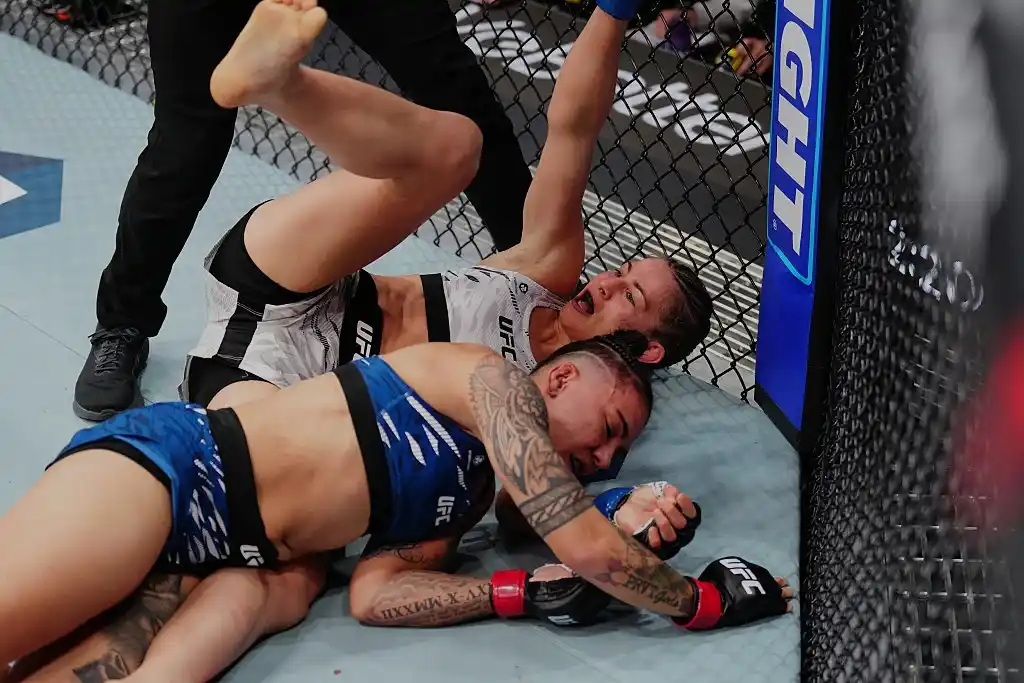 Image from @UFCEspanol: El poder canadiense se hizo sentir en las prelims de <a class="text-bl...